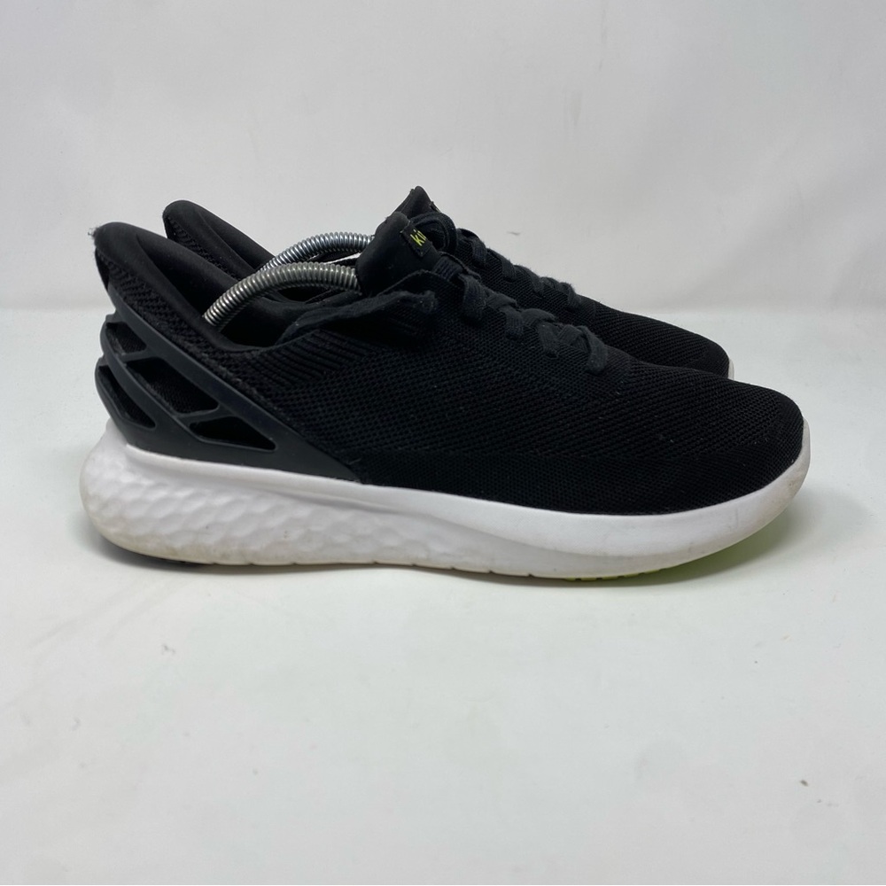 Kizik Hands Free Slip On Sneakers Black White Men’s 10.5 Walking Shoes